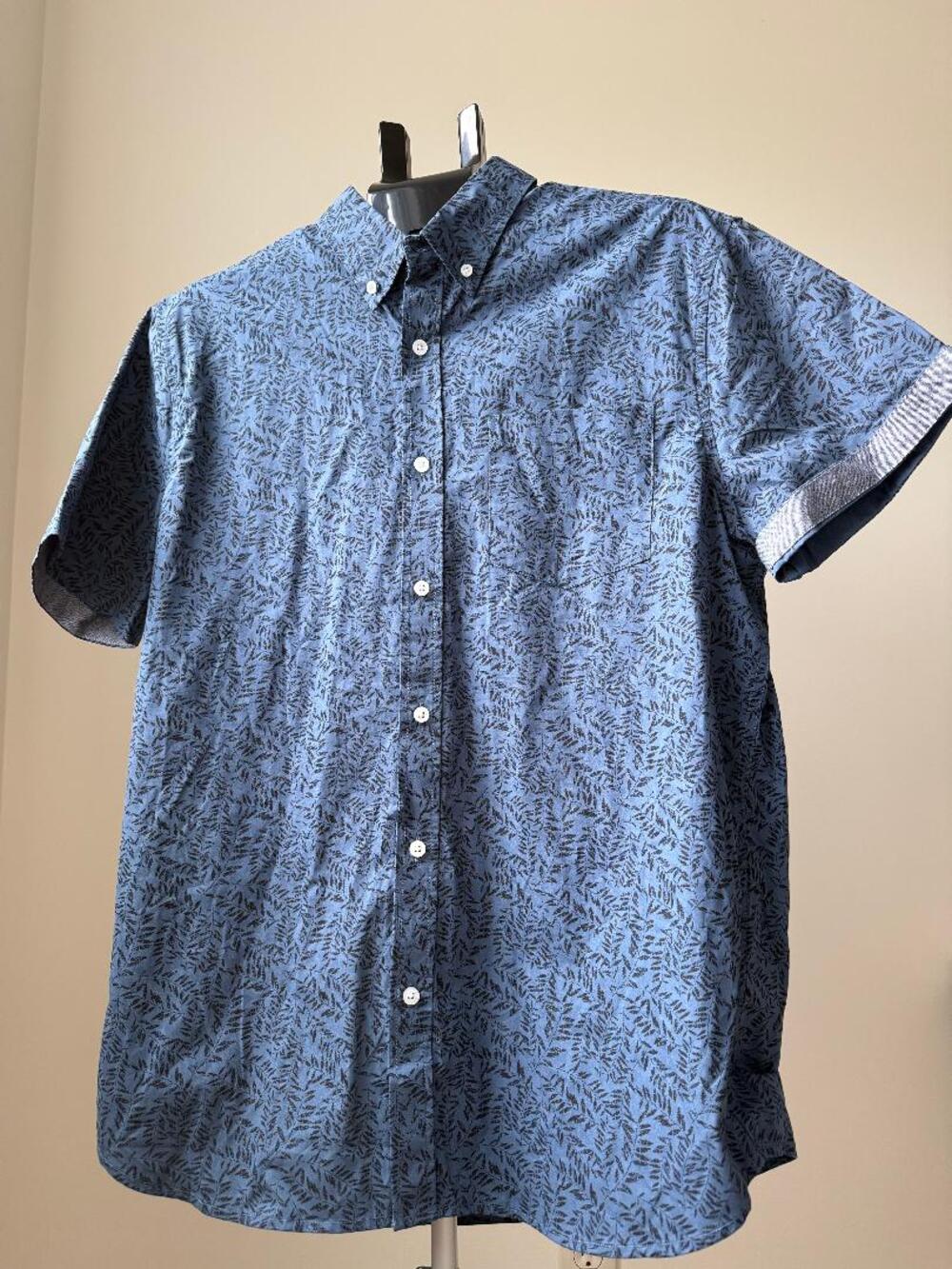 LEE REGULAR FIT BUTTONDOWN Reversible sleeve design blue with black leaves LARGE